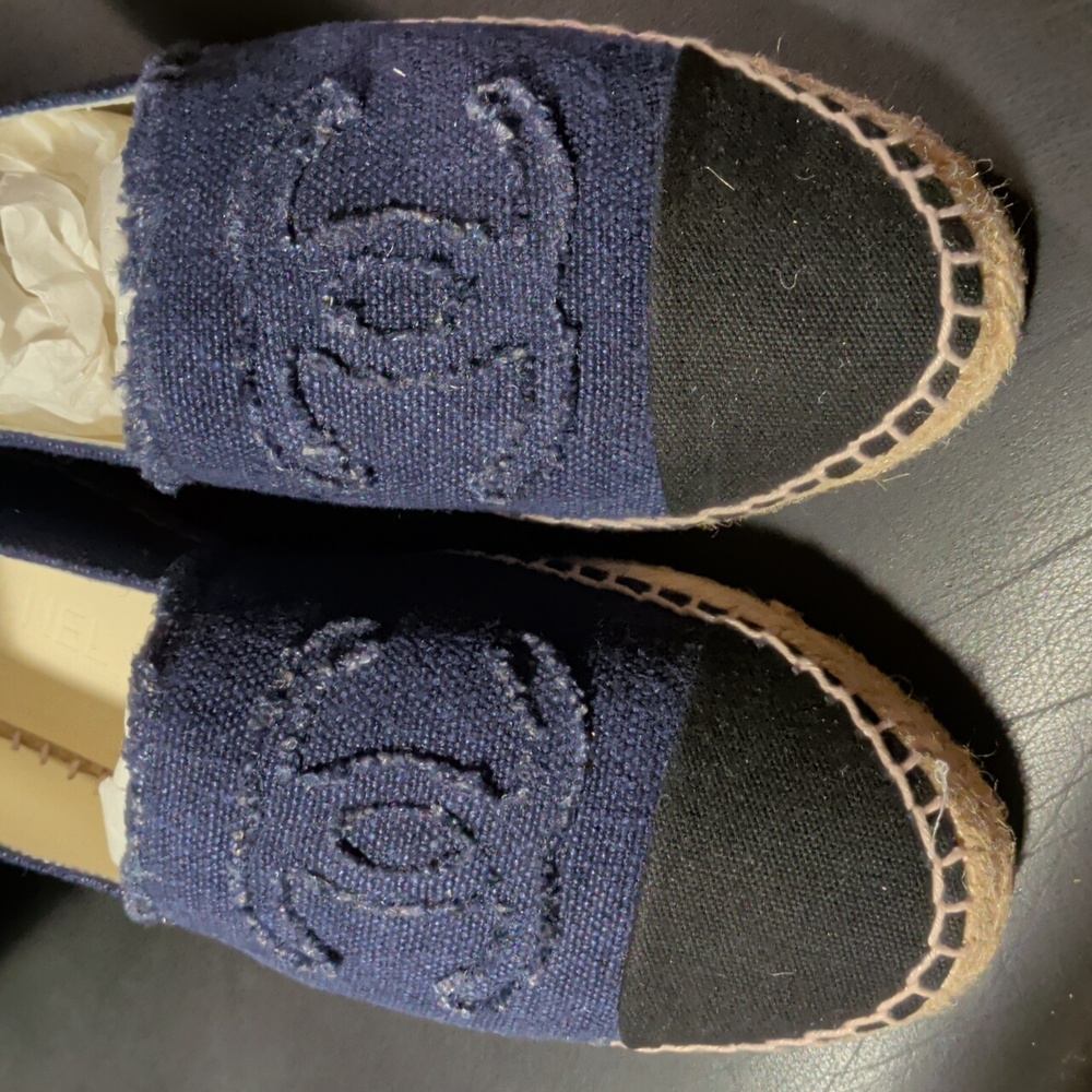 RARE Sz 42 CHANEL Dark Blue Espadrilles with Black Toe - Picture 4 of 9